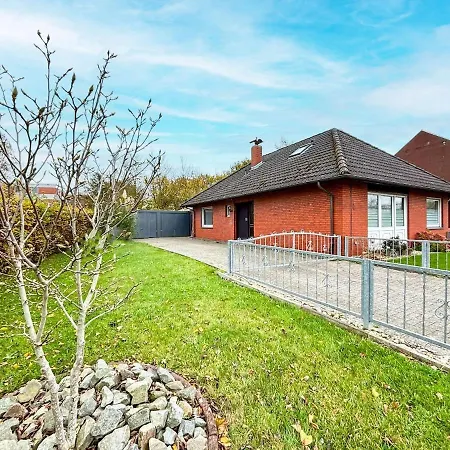 Holiday home Mit Kueche, Garten Und Smart-tv Emden