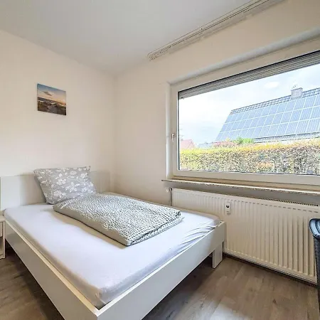 Holiday home Mit Kueche, Garten Und Smart-tv