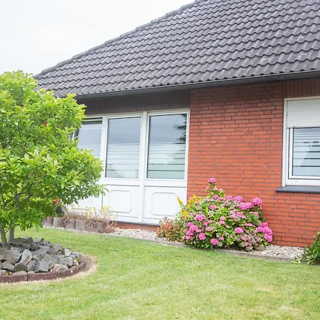 Ferienhaus Mit Küche, Garten Und Smart-tv Emden