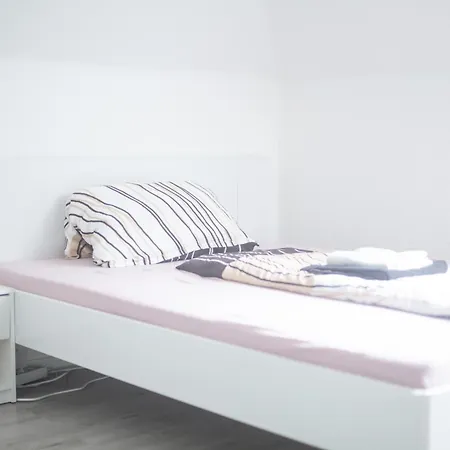 Ferienhaus Mit Küche, Garten Und Smart-tv Emden