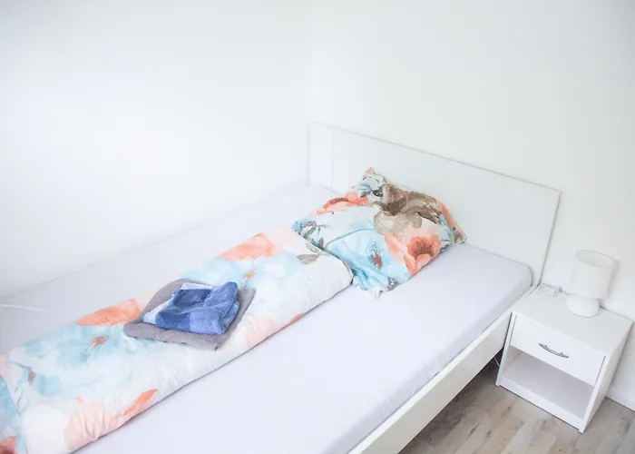 Mit Kueche, Garten Und Smart-tv Emden